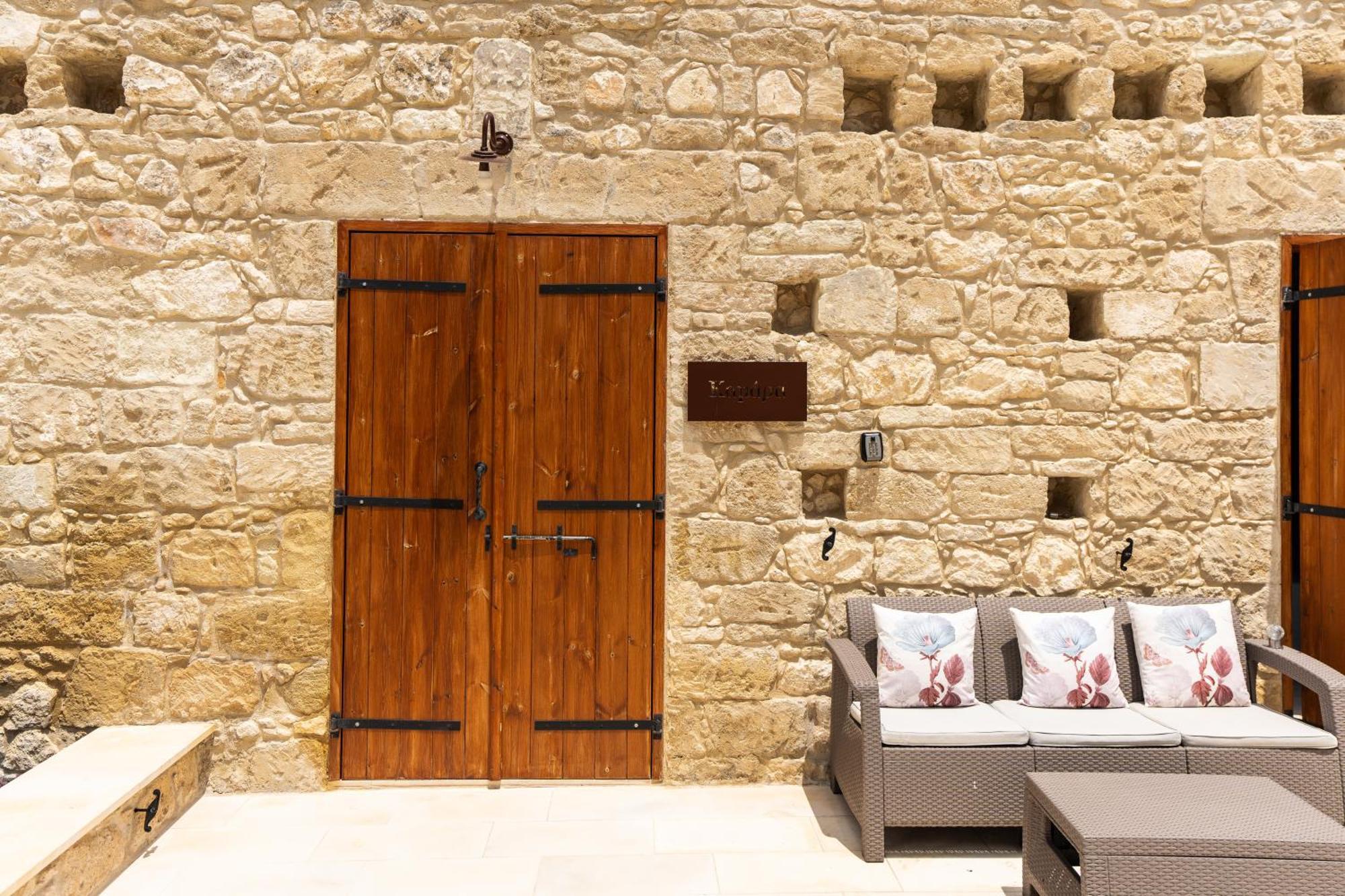 Harma Traditional Boutique Suites Paphos Phòng bức ảnh