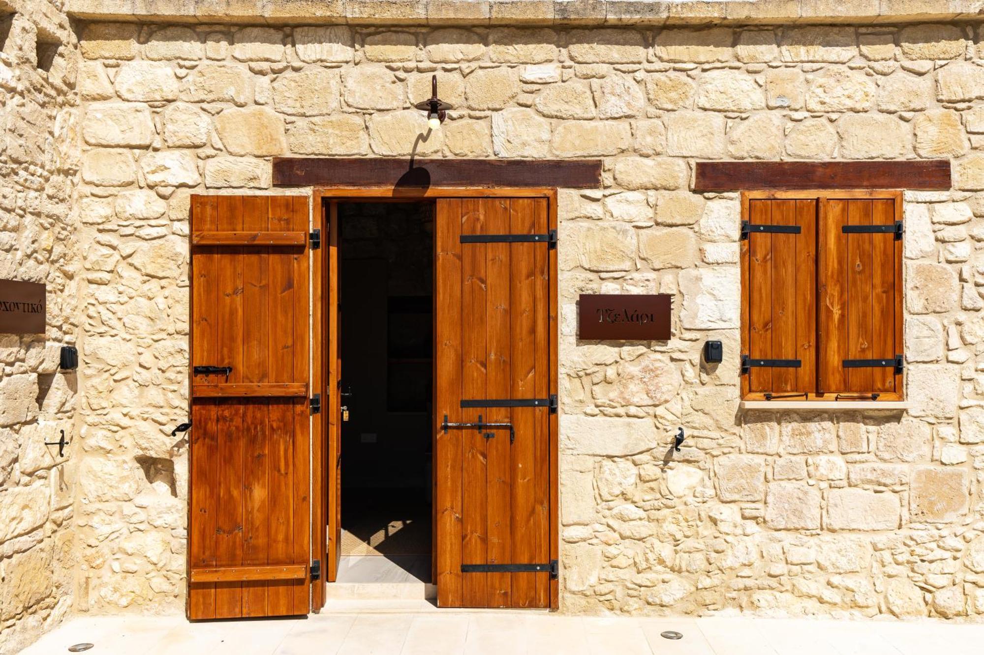 Harma Traditional Boutique Suites Paphos Phòng bức ảnh