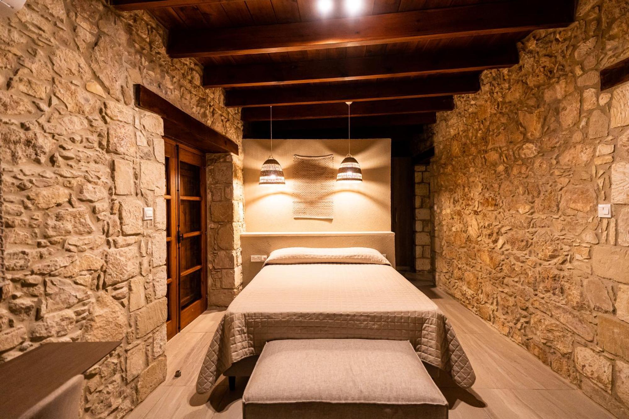 Harma Traditional Boutique Suites Paphos Phòng bức ảnh