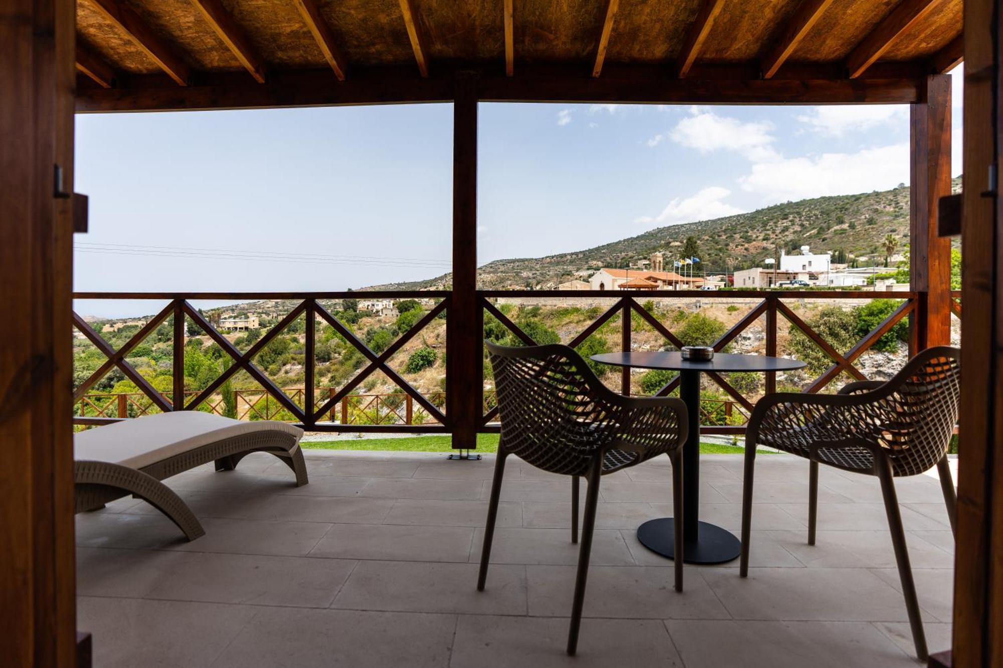 Harma Traditional Boutique Suites Paphos Phòng bức ảnh