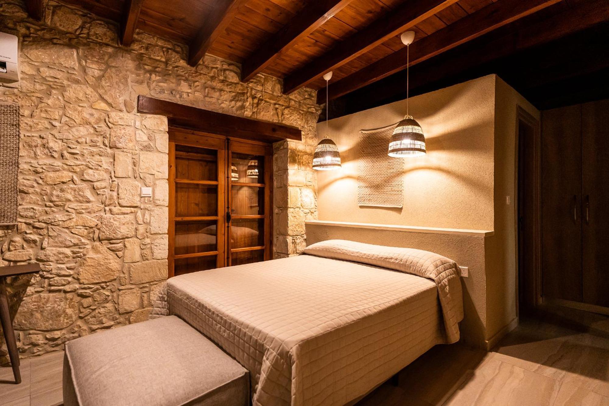 Harma Traditional Boutique Suites Paphos Phòng bức ảnh
