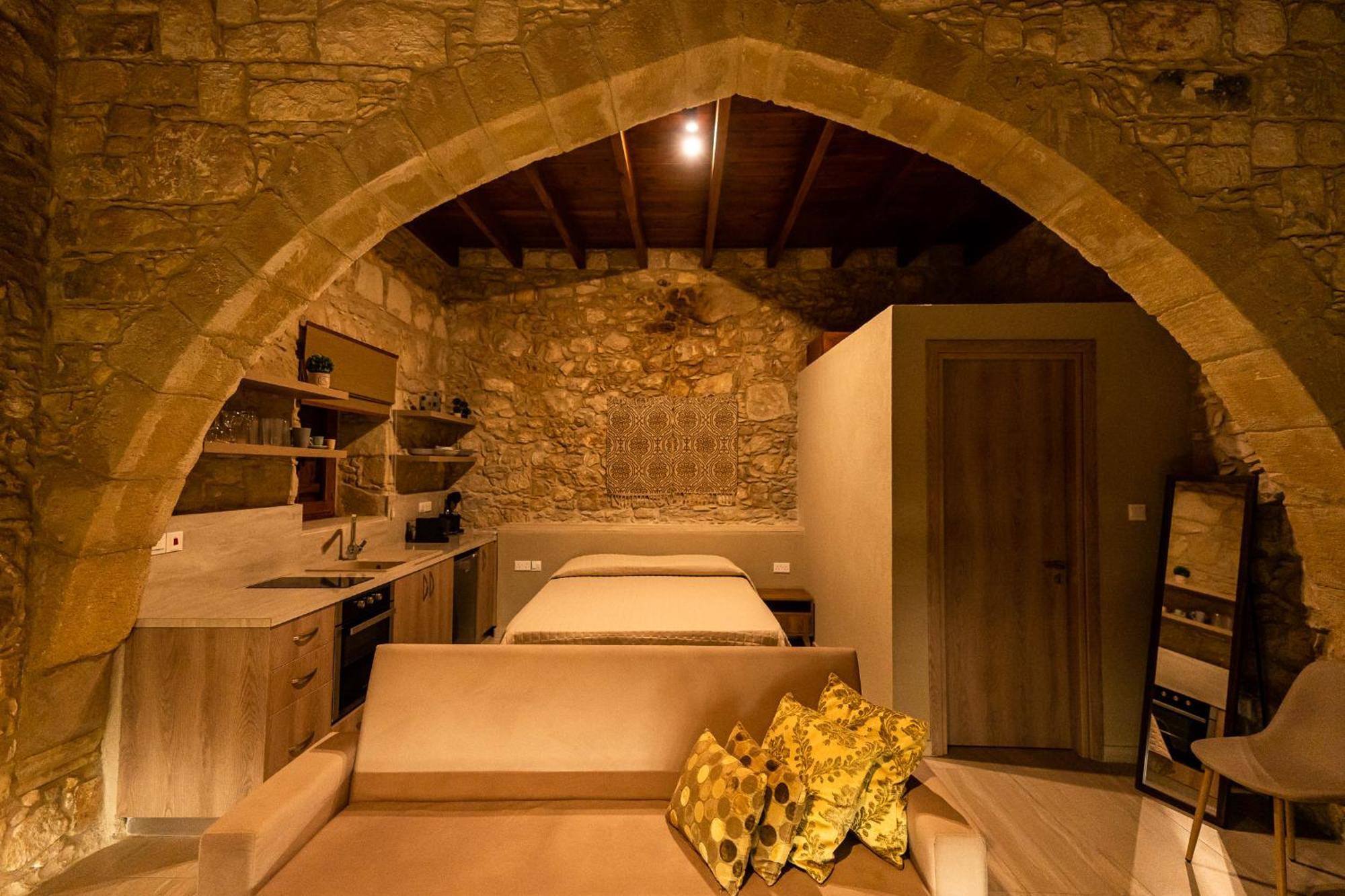 Harma Traditional Boutique Suites Paphos Phòng bức ảnh
