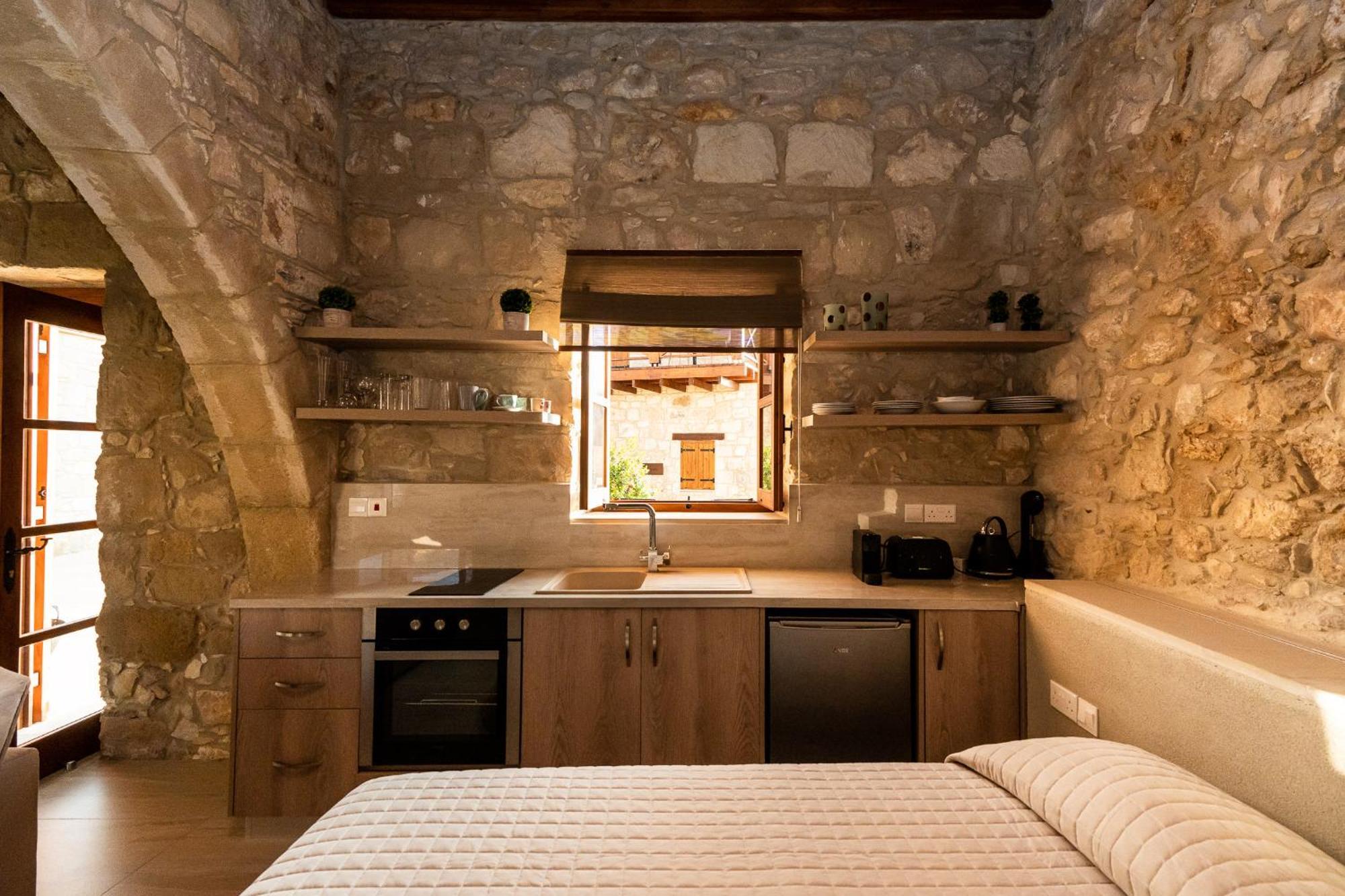 Harma Traditional Boutique Suites Paphos Phòng bức ảnh