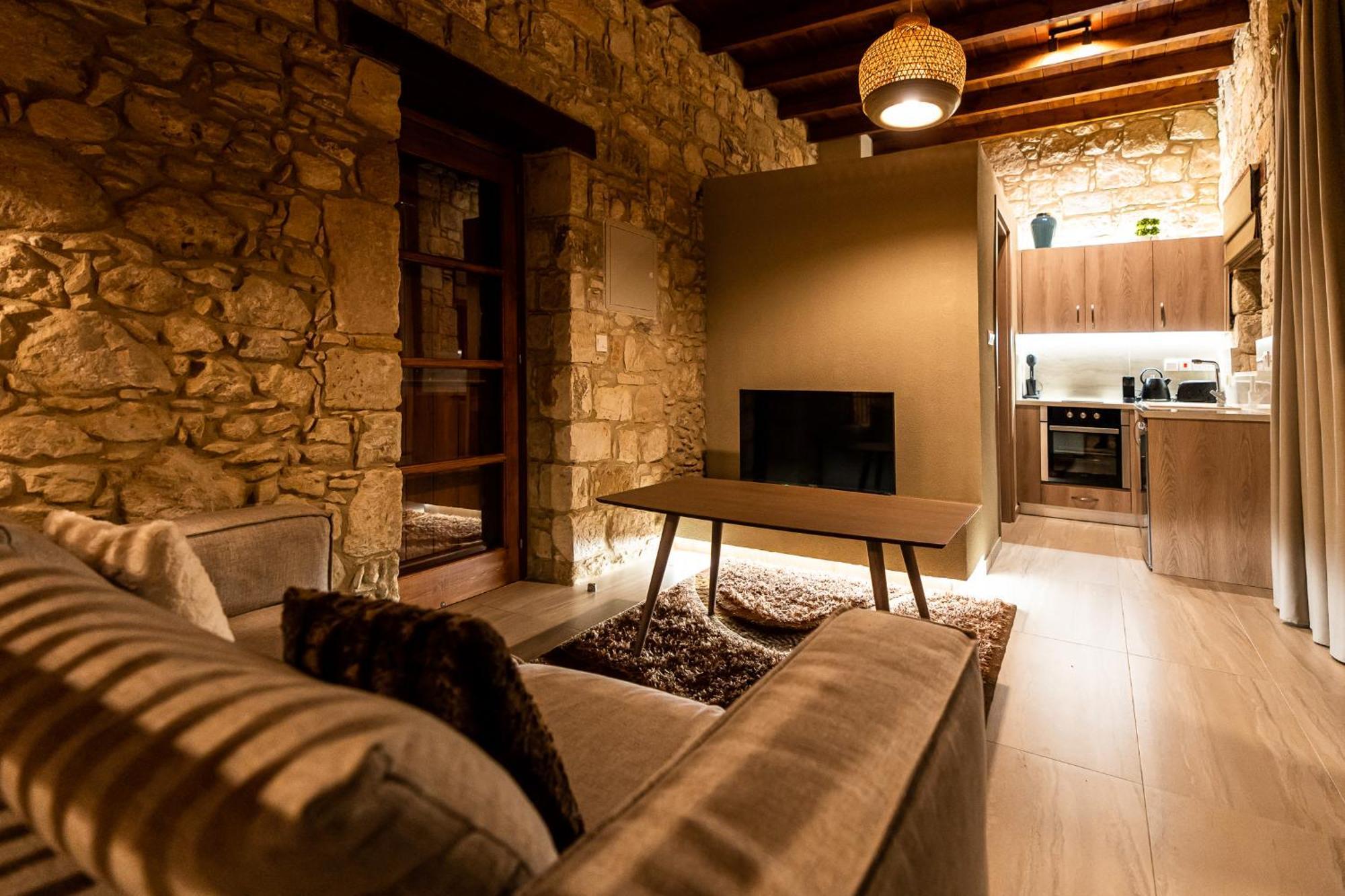 Harma Traditional Boutique Suites Paphos Phòng bức ảnh