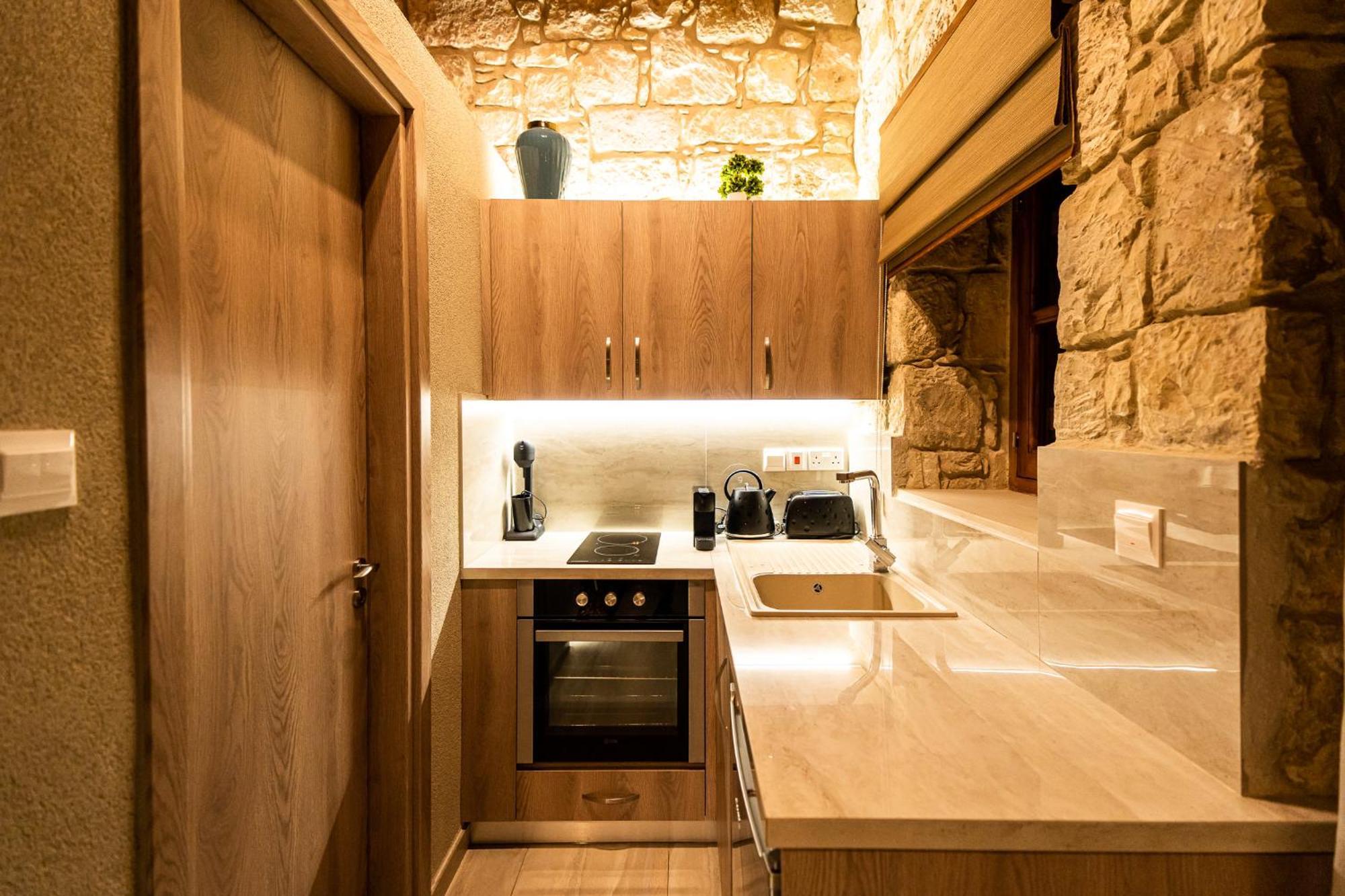 Harma Traditional Boutique Suites Paphos Phòng bức ảnh